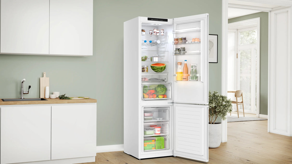 Bosch Series 4 Freestanding Fridge-Freezer | KGN392WDFG