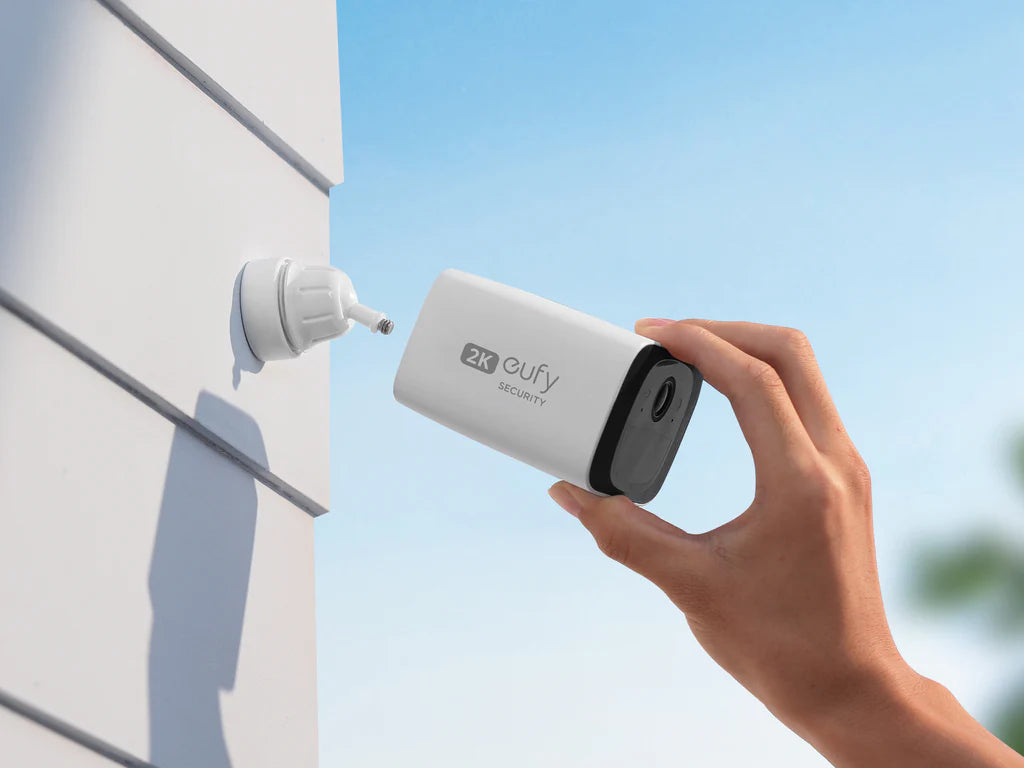 Eufy Solocam C210 2k Camera with Solar Panels - White | E8B00324