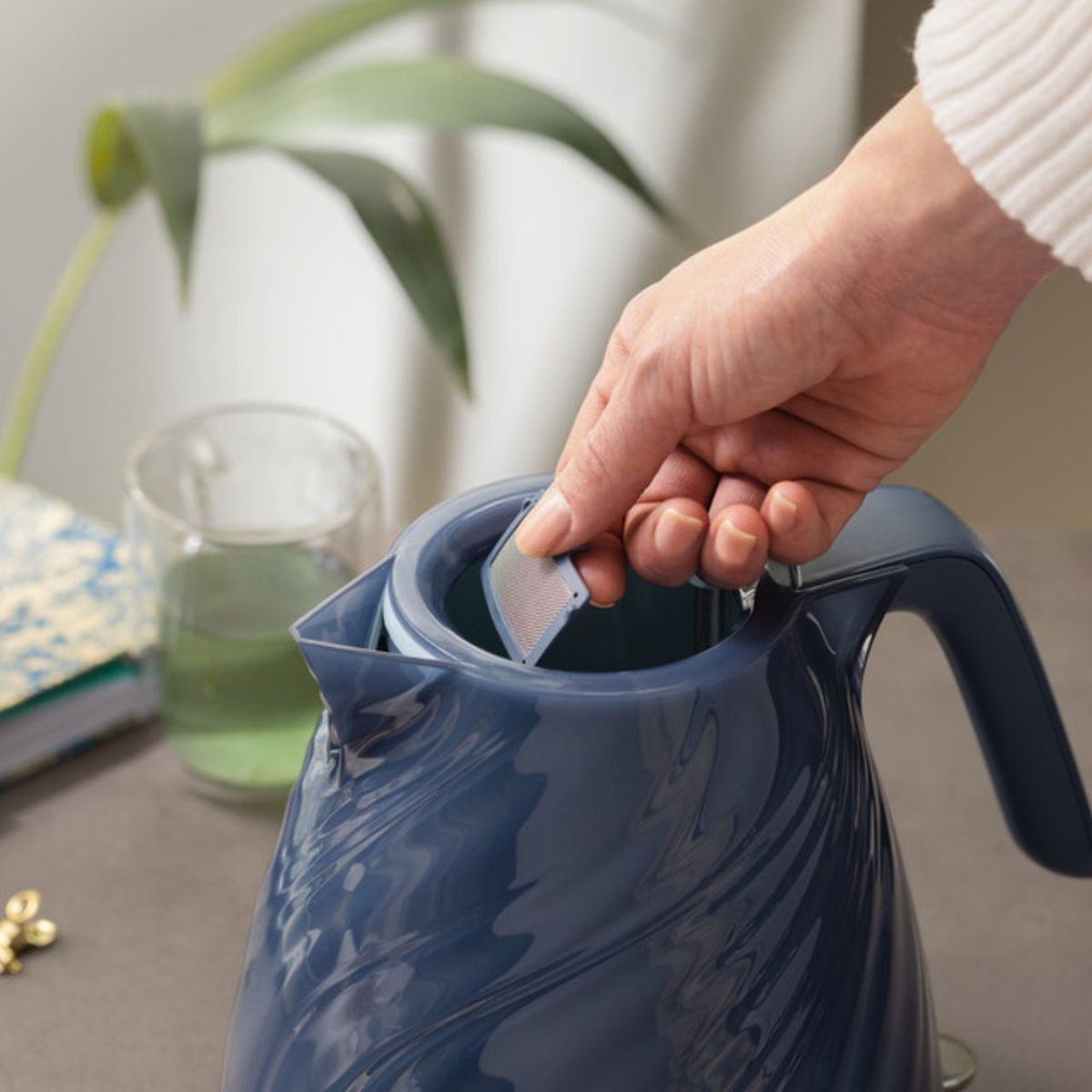 DeLonghi Ballerina Jug Kettle Blue | KBD3001.BL