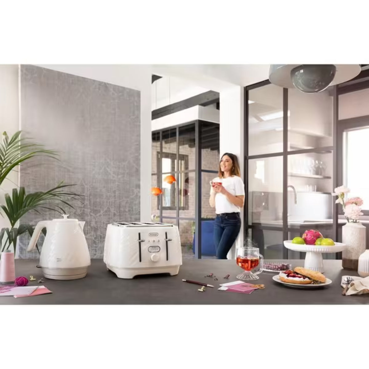 De'Longhi Ballerina Seta Toaster - Cream | CTDS4003.CR