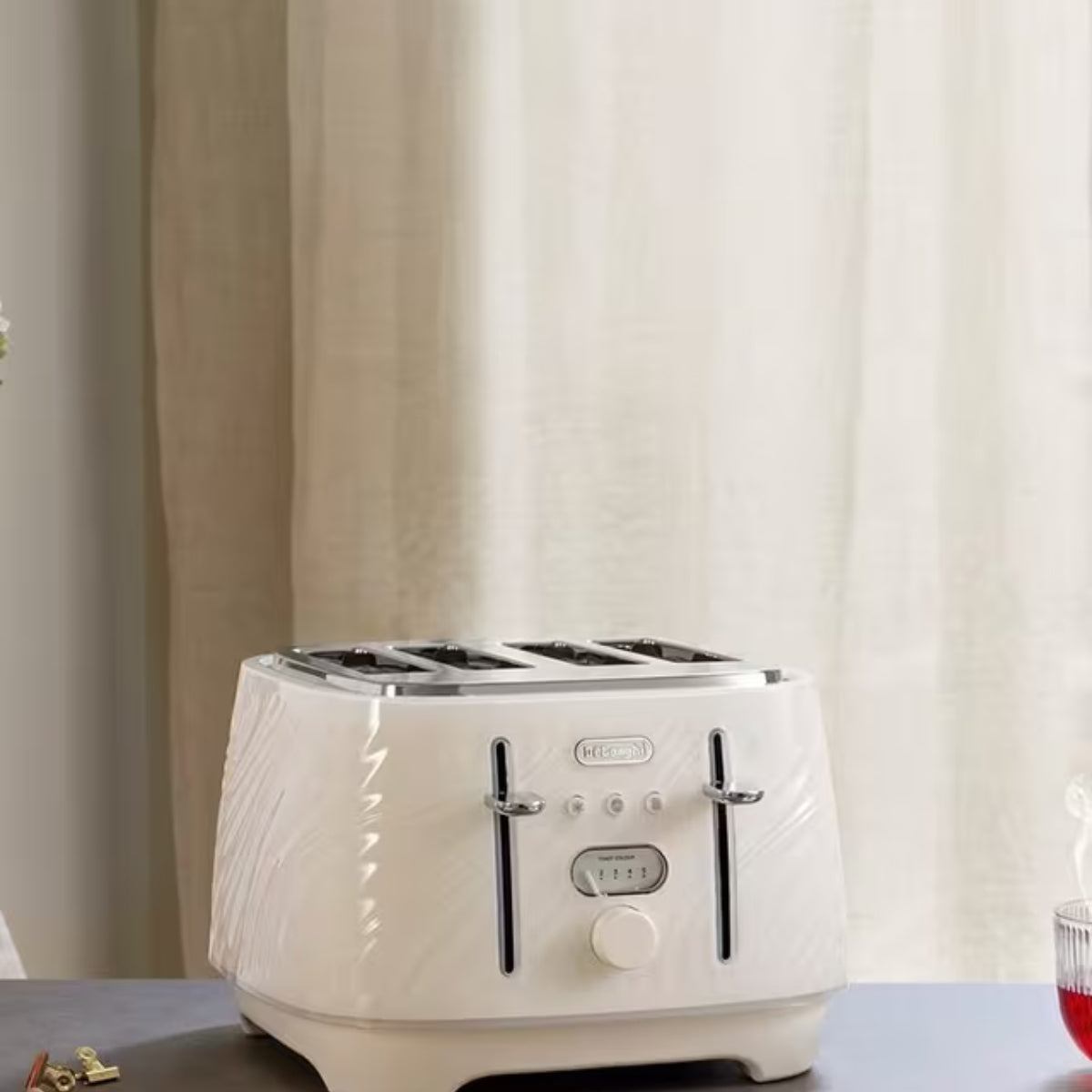 De'Longhi Ballerina Seta Toaster - Cream | CTDS4003.CR