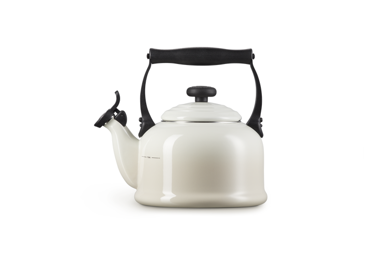 Le Creuset 2.1L Traditional Kettle - Meringue | 40102027160000