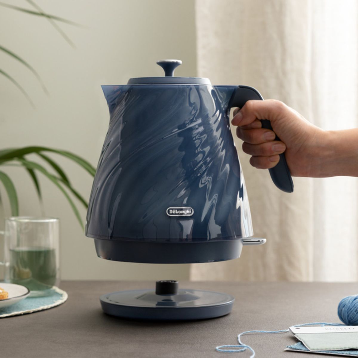 DeLonghi Ballerina Jug Kettle Blue | KBD3001.BL